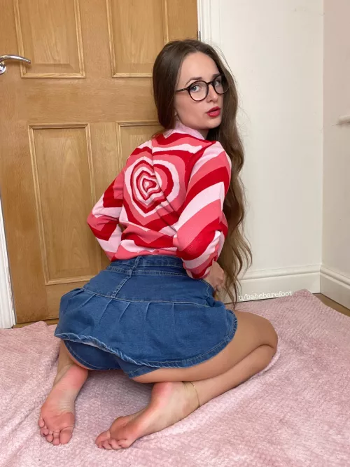 Wanna study my feet? π€π