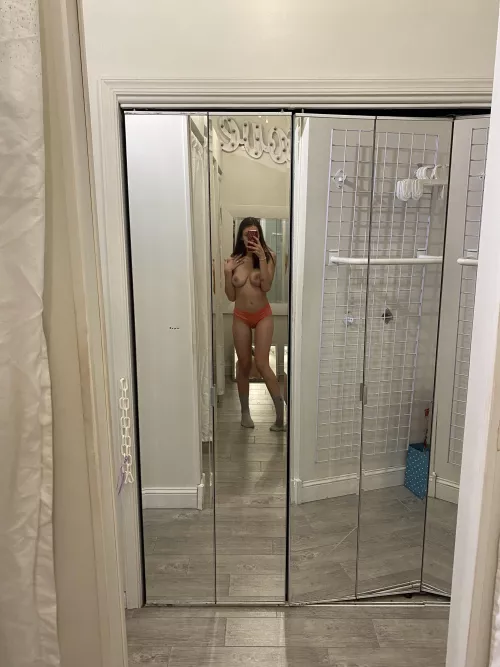 Wanna try me on for size? I’m a small so I might be a tight (f)it😋