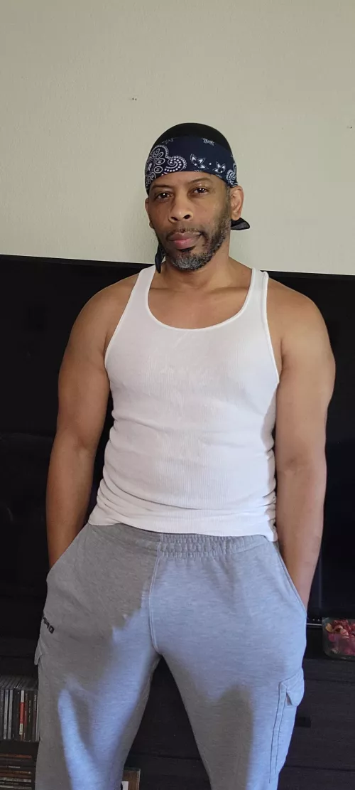 Wanna watch a bulge show?
