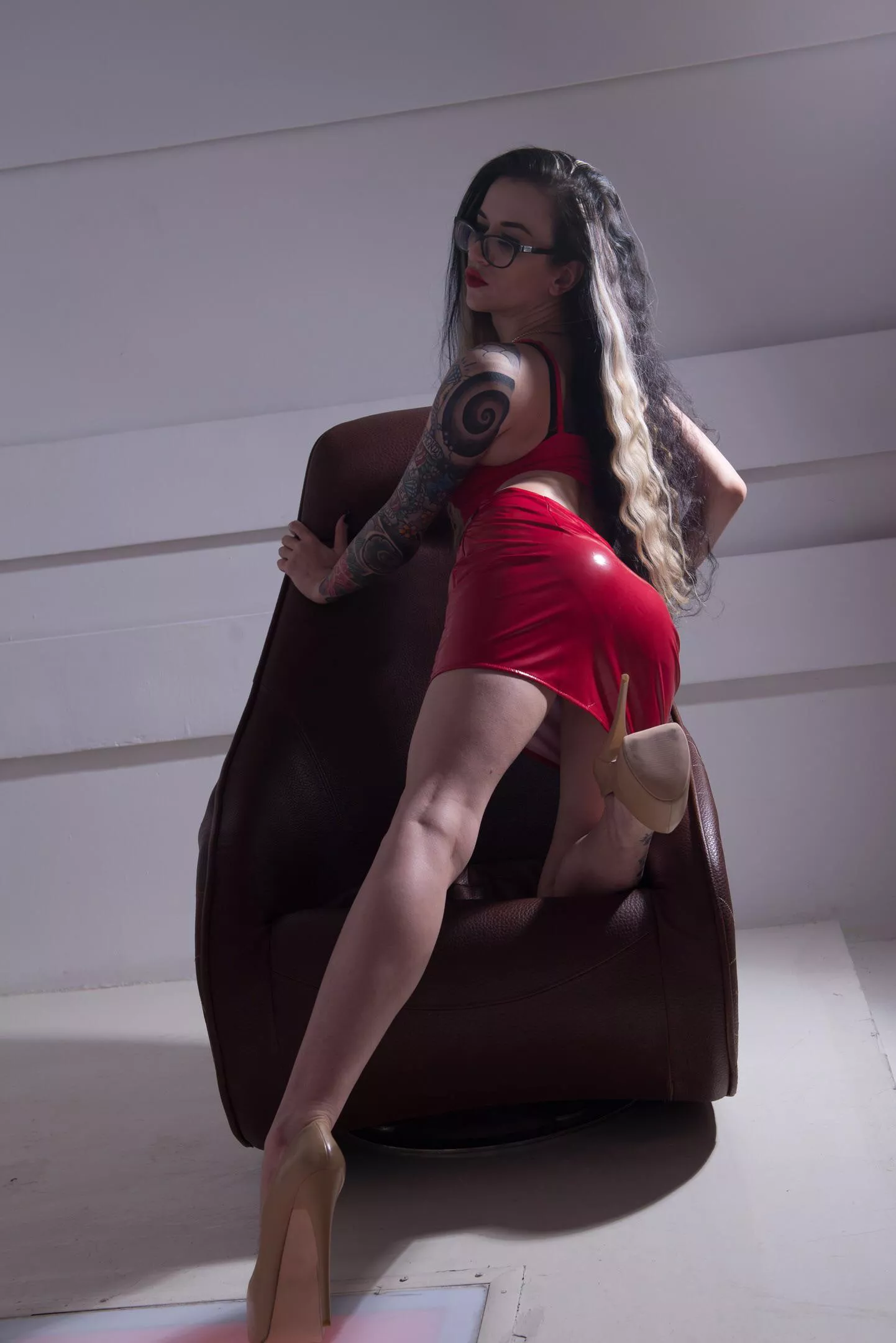 Wanna worship my ass? Mmmm