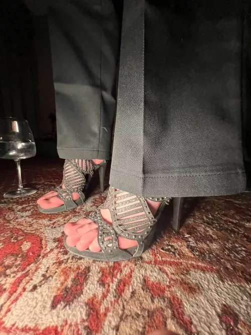 Want me to step on you daddy?😈