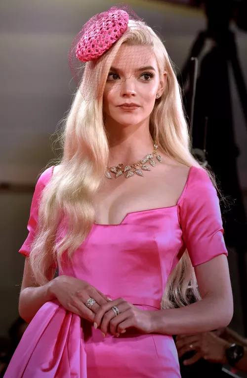 Want to bury my cock in Anya Taylor Joy Want to bury my cock in Anya Taylor Joy