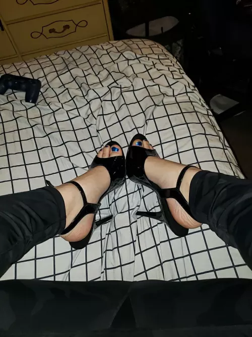 Want to cum on my heels and feet? Want to cum on my heels and feet?