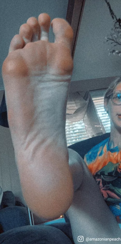 Want to get to know these pretty feet? ๐