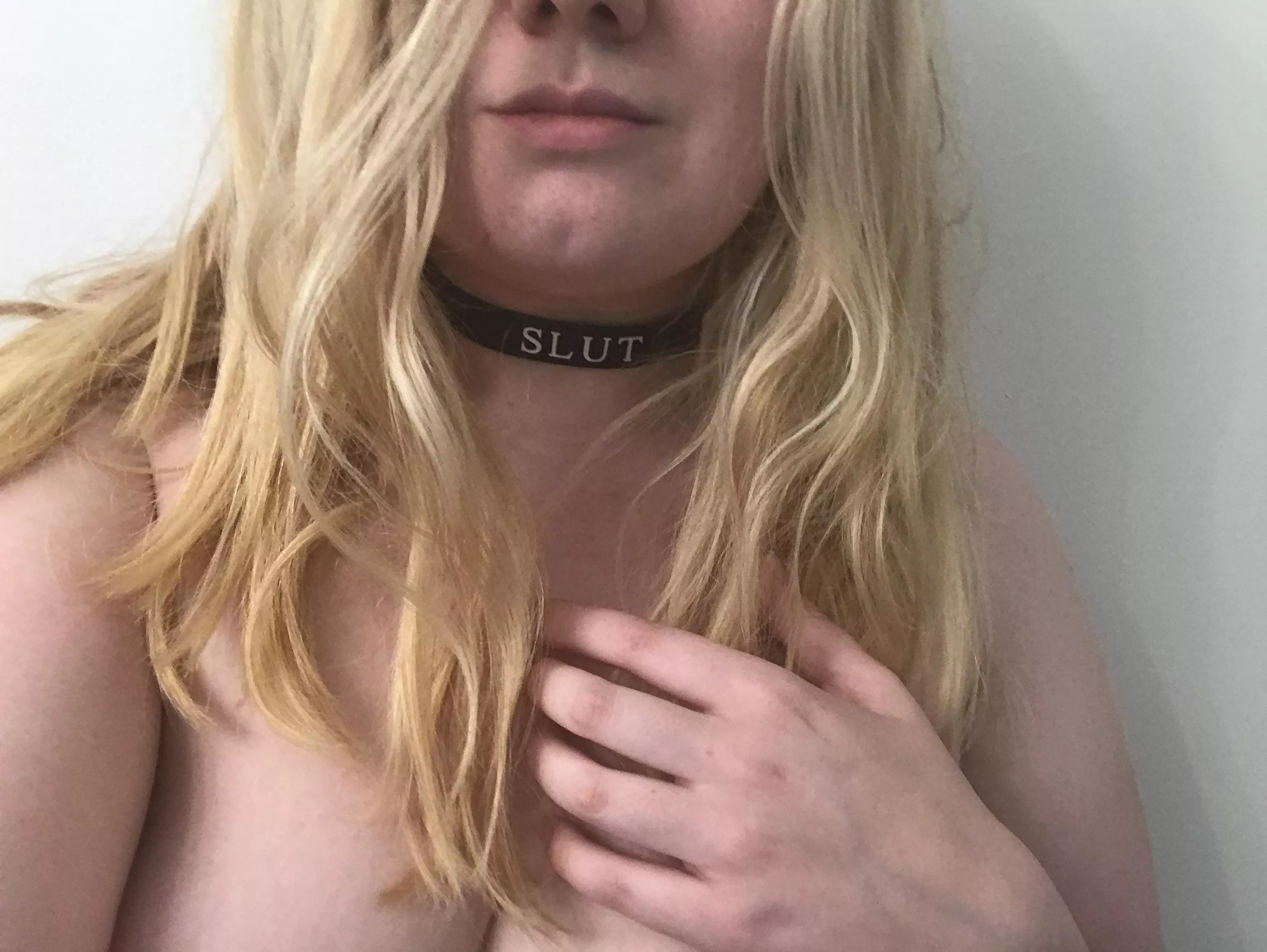 want to see how much of a slut I can be? link in comments! 😇live sexting ✨ custom pics & vids ✨ dick ratings ✨