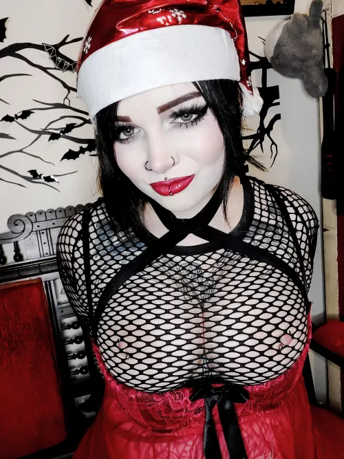 Want to unwrap me for Hexmas? 🎄 Careful, I bite 😈