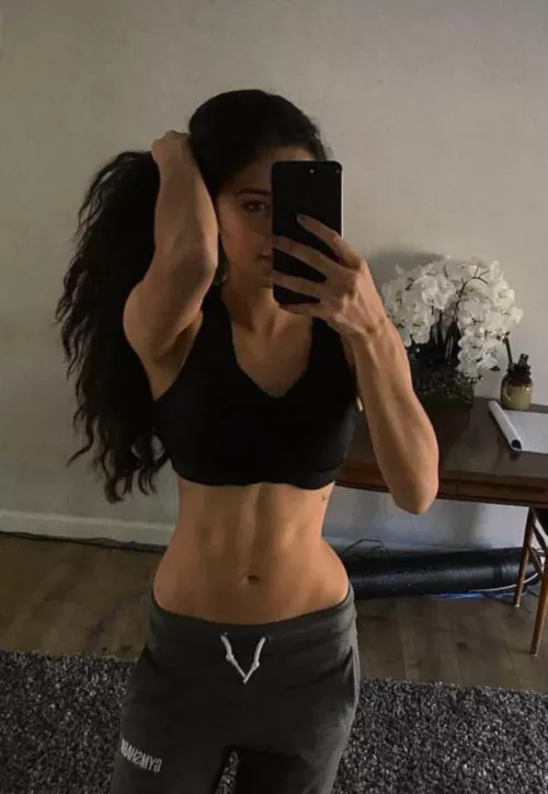 Wanting to feel weak and obsess over Valkyrae, Neekolul, or Alinity