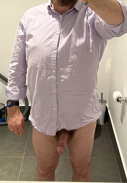 Was bullied into posting - so hereโs a boring chunky dad bod (m)id 40โs work mirror selfie.