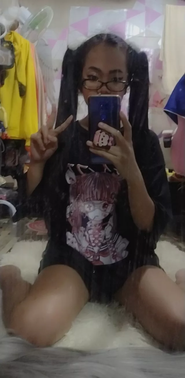 Was feeling kyuuuuuuuuuut. Hihi. I just finished my walk. ❤️🤍❤️