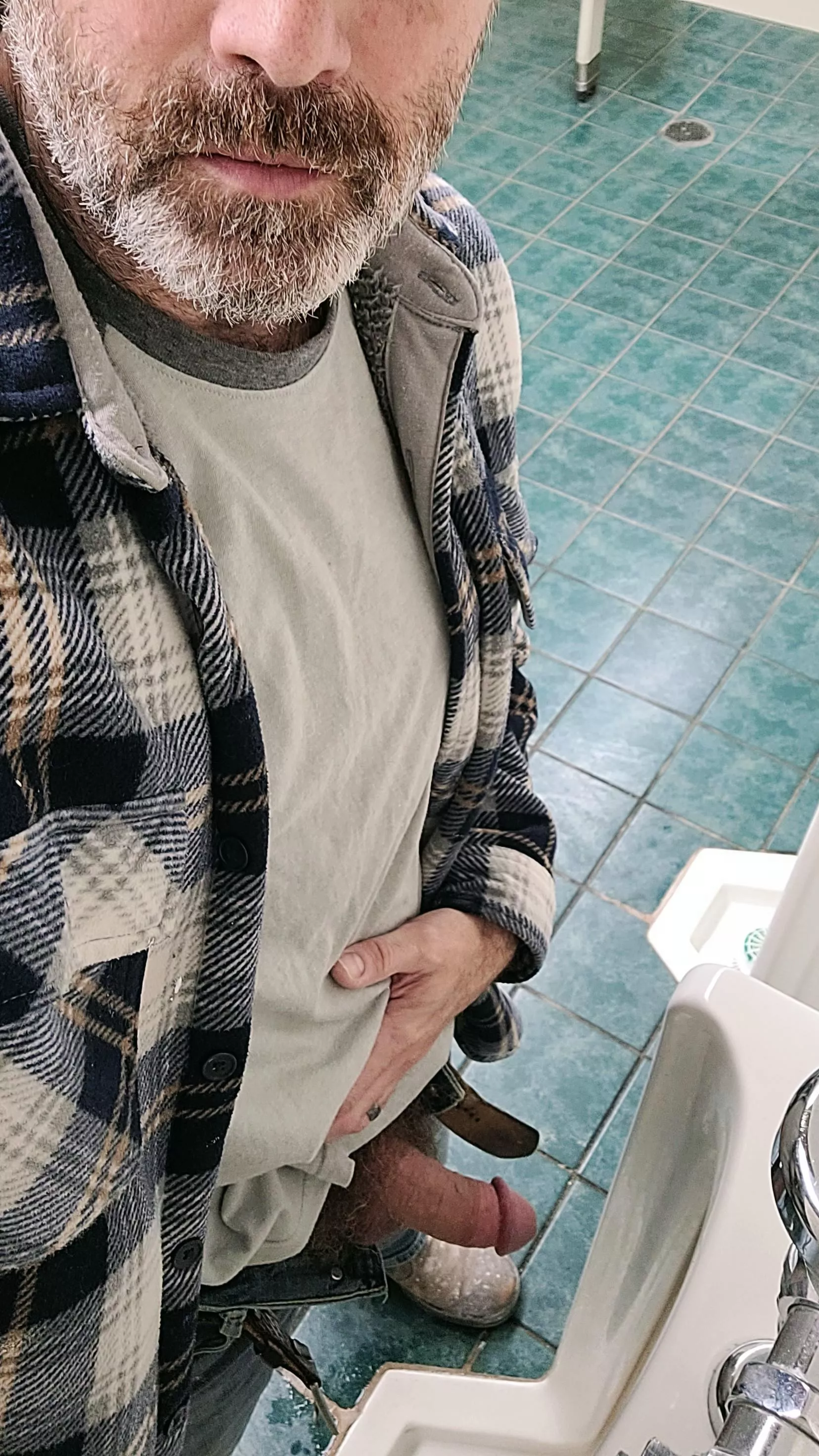 Was getting a little hard at this urinal, wish someone when I pulled up next to me I gave this cock a tug😈💦💦