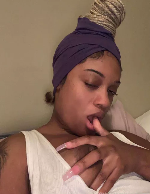 was just told to show my n***** nipple to the world so here it is 🥺💕 KIK// FineAssSub