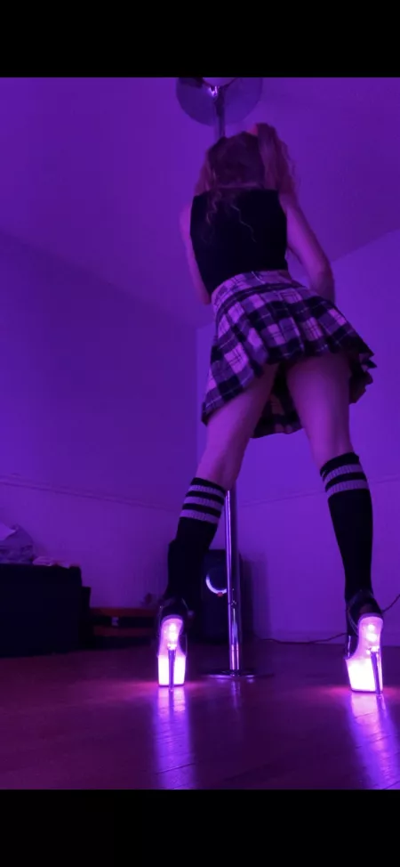 Watch me dance and let me light up your world π Watch me dance and let me light up your world π