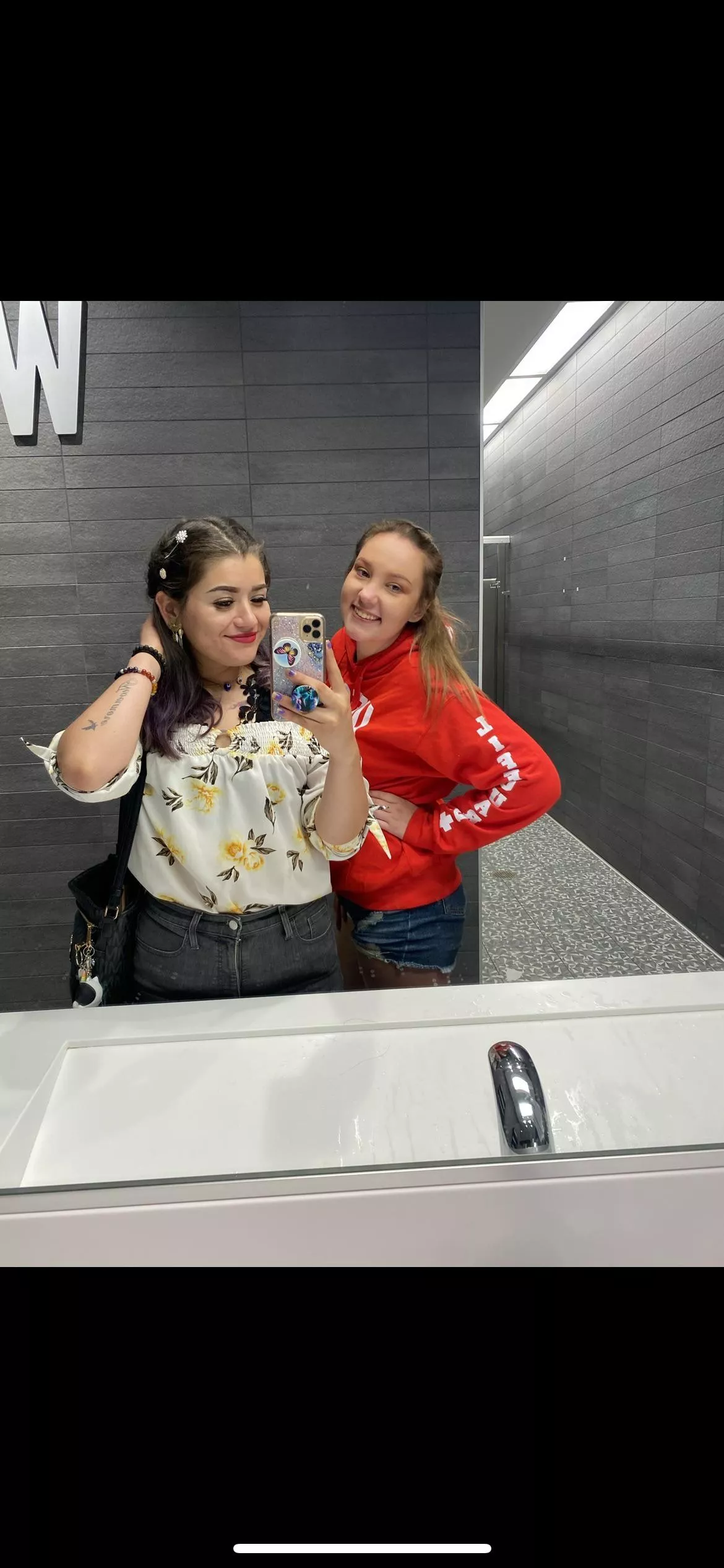 Watch me fuck my friend .. link below Watch me fuck my friend .. link below