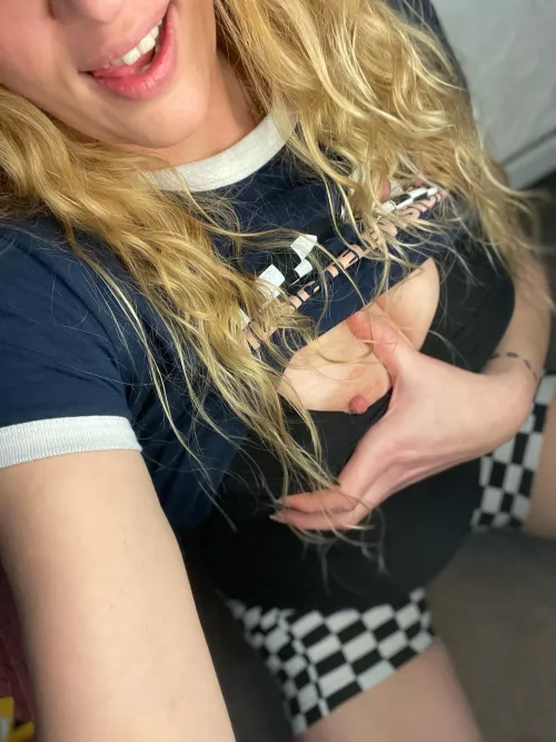 Watch me take everything but the thing highs off cum hard on my new toy 💦💦💦