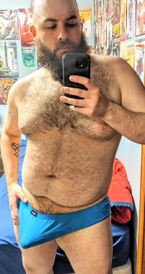 Wearing briefs is nice when you have nice legs, but are an issue if you're thicc in different ways. ๐