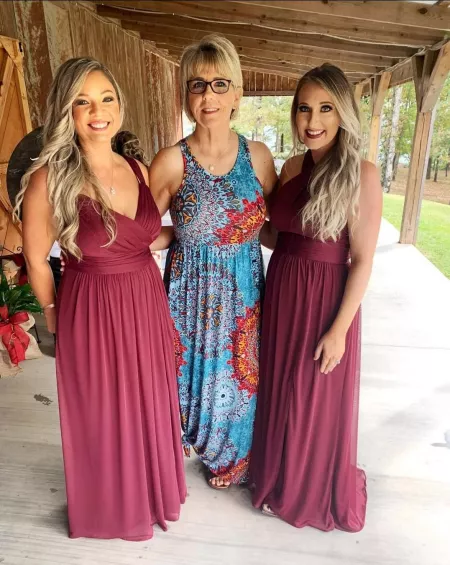 Wedding season! That one on the left is 🔥!