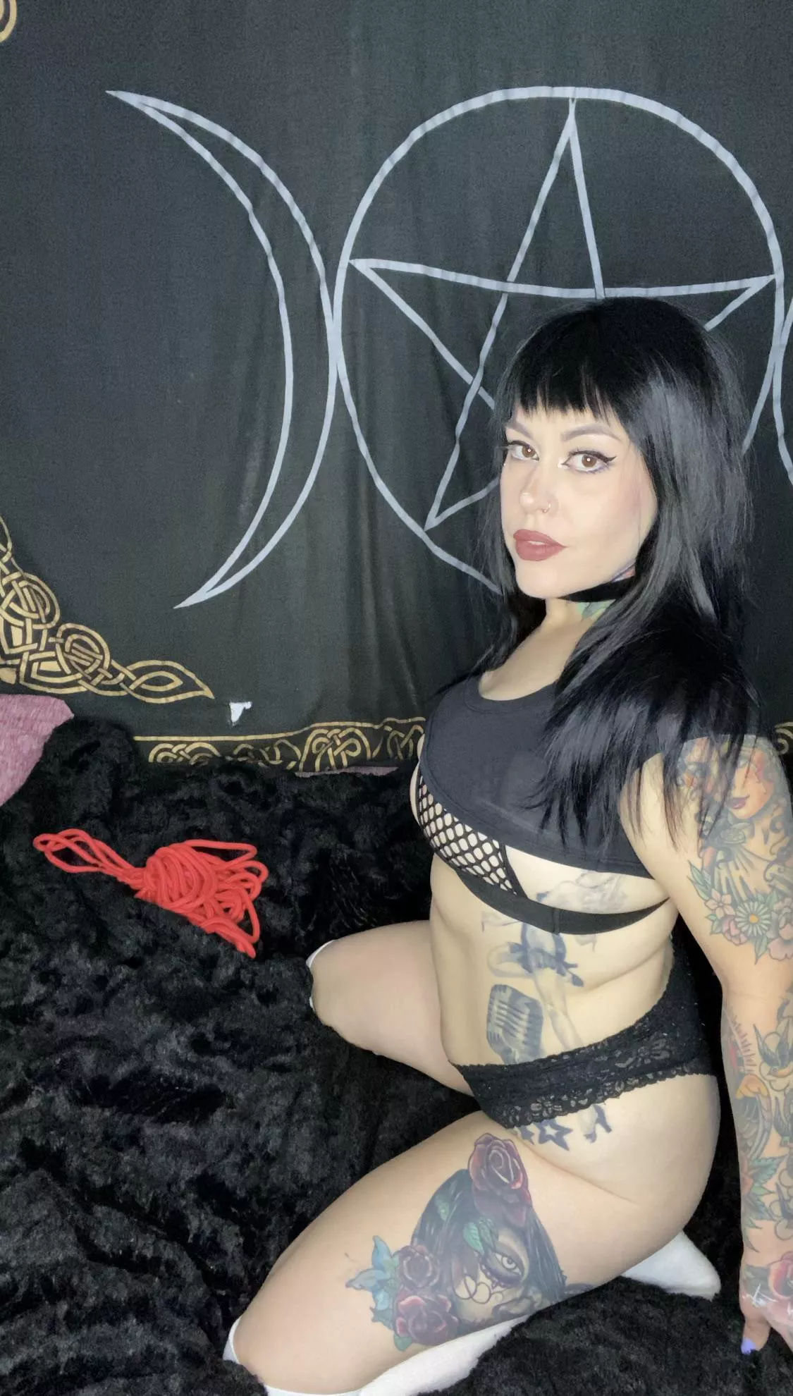 Wednesday nights should be spent with girls who have mom fluff 😘