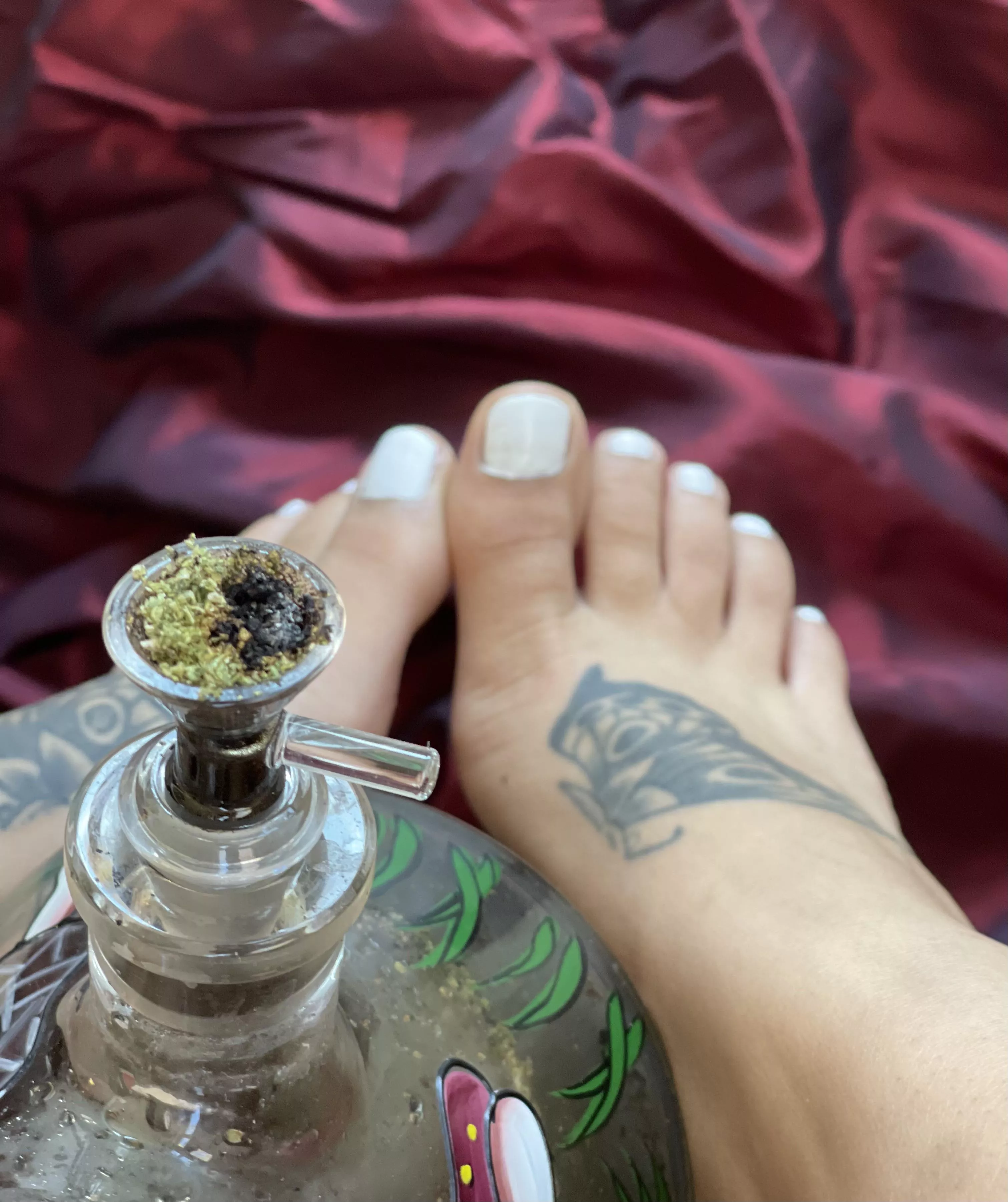 Weed and Feet in your face. šš¤š Weed and Feet in your face. šš¤š