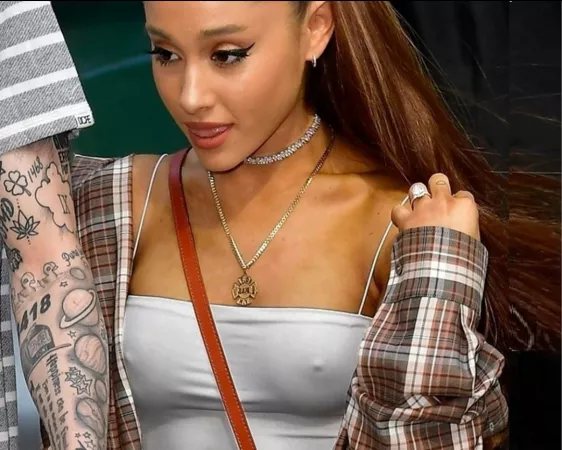 Well, hello there Ariana Grande! Well, hello there Ariana Grande!