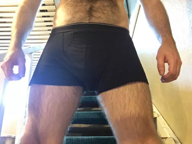 Well hung hairy Irish man here who wants to see what I’m packing?