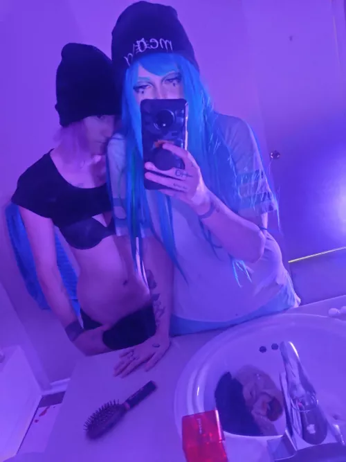 We'll meet you in the bathroom π€€
