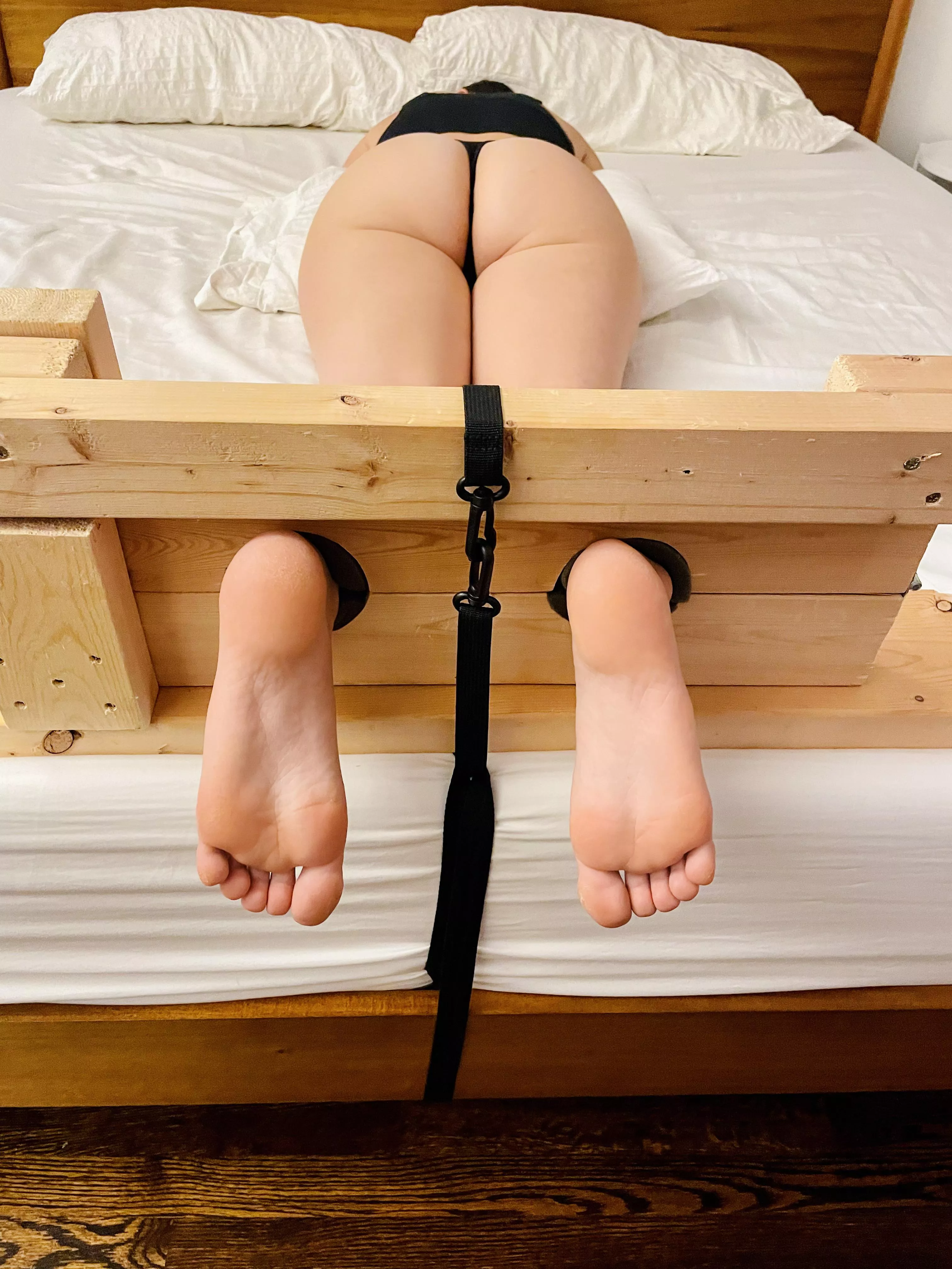 Well, the final score was 33-18 GEORGIA 🤯, so it looks like I’m getting tickled for 15 minutes- haven’t had the stamina to go that long before 👀, so wish me luck!! ❤️🖤