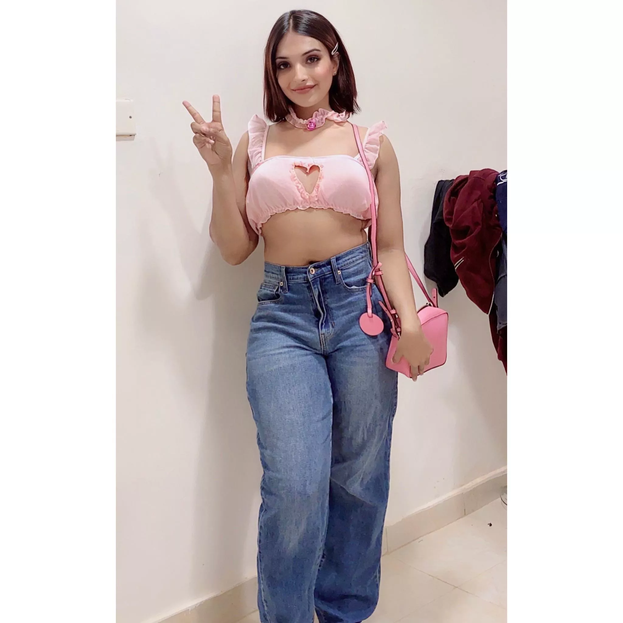 Went for Christmas shopping today. I felt cute but super nervous to wear such a risky top on public 🙈💓