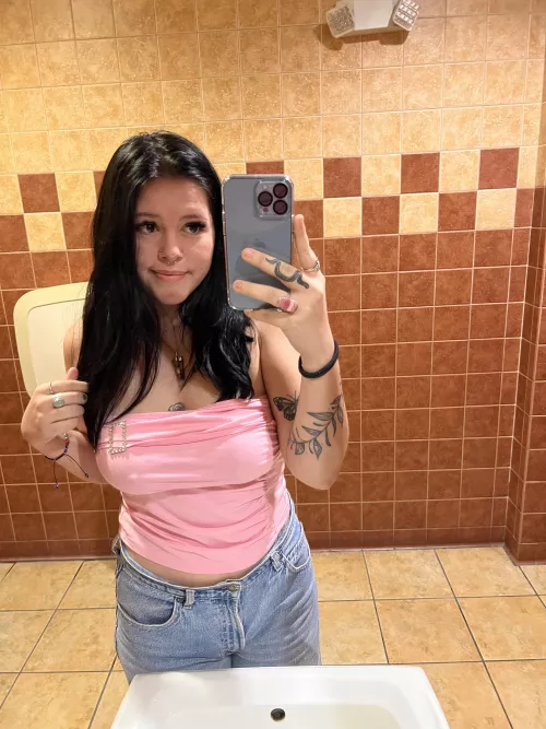 went to the movies today & got lots of stares, canโt figure out why๐