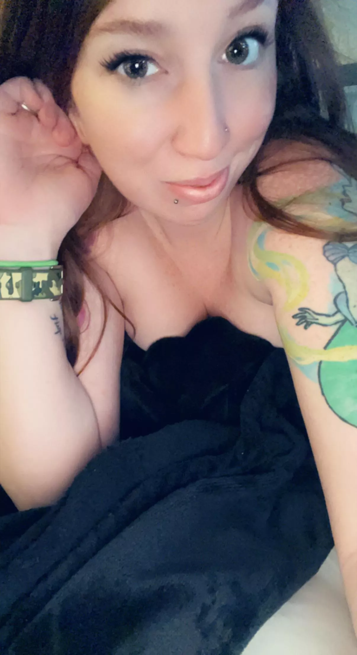 What a good day so far, want to make it better? What would you do if I was in your bed like this?