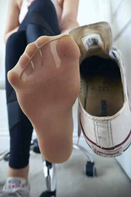 What are you sniffing first foot boy? ππ»