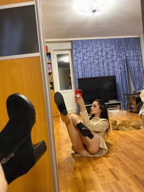 What do u think about my sweet legs?οΈ What do u think about my sweet legs?οΈ