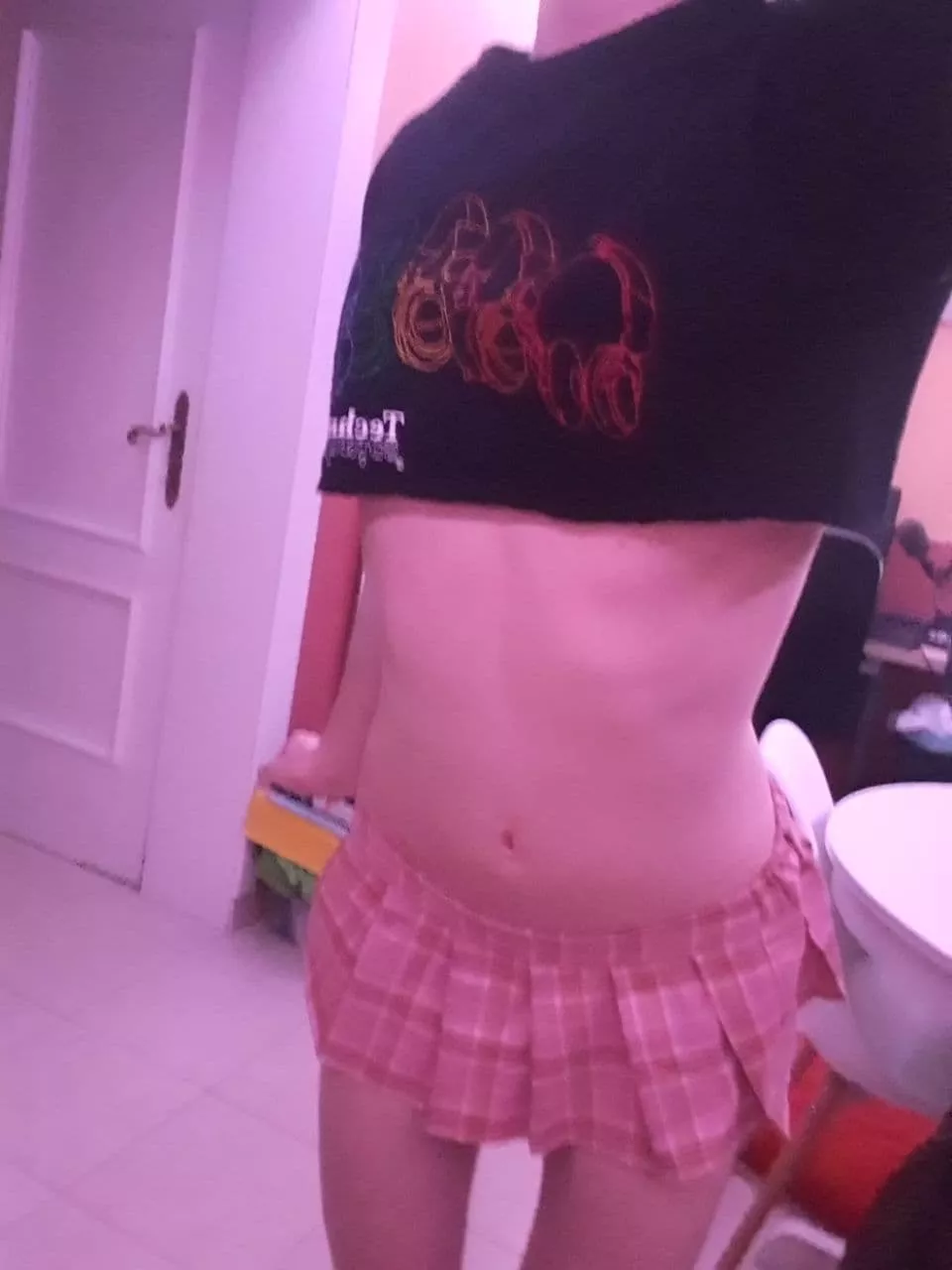 What do you think about my DIY crop top ? UwU