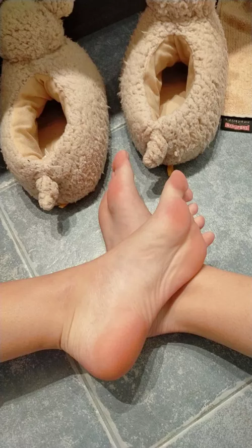 what do you think about my feet? 💦 fresh out of the shower 💦