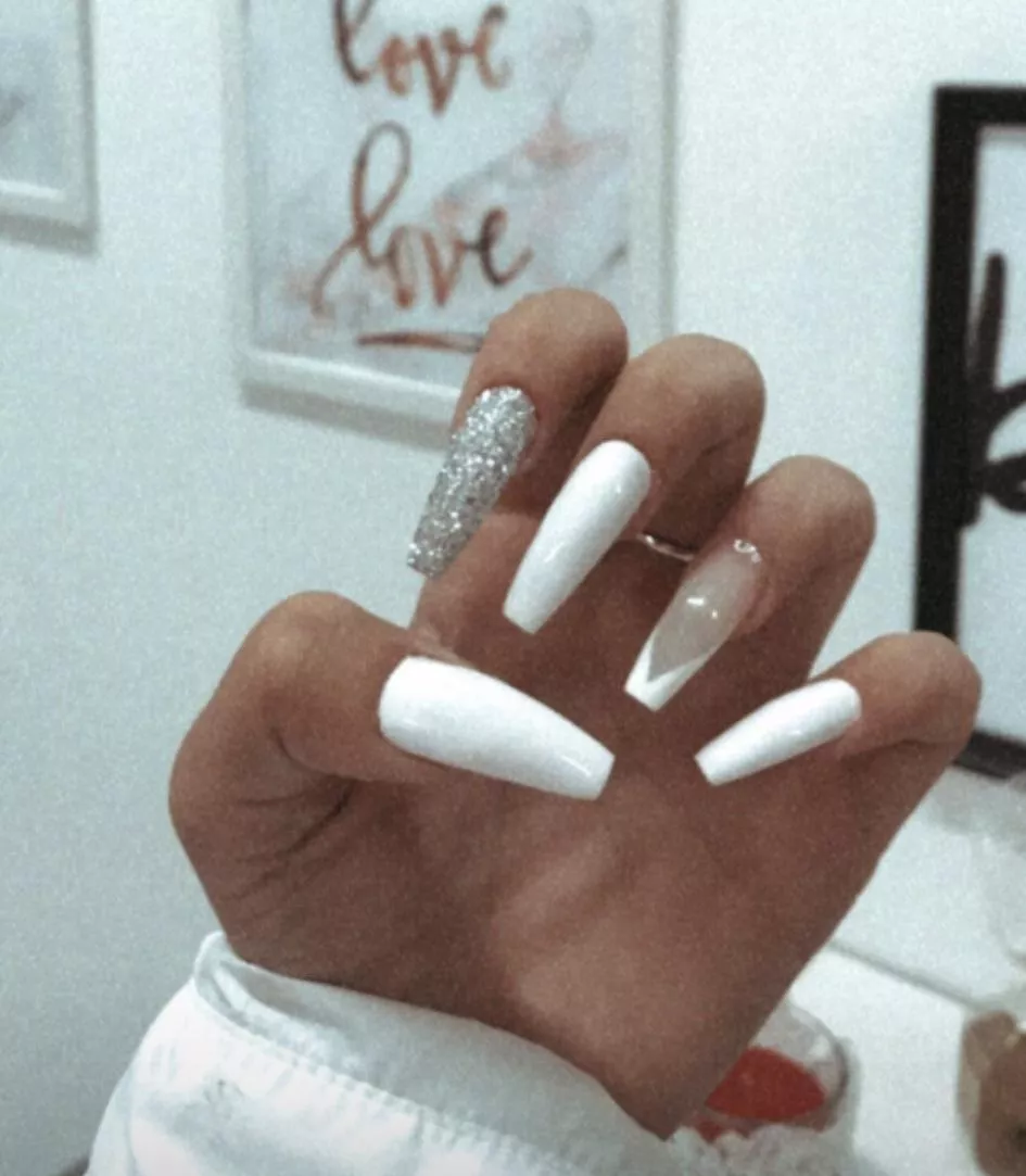 What do you think about my new white claws? DMs are welcome ??