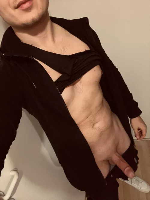 What do you think about my outfit? Can I go to the gym like that? [m]