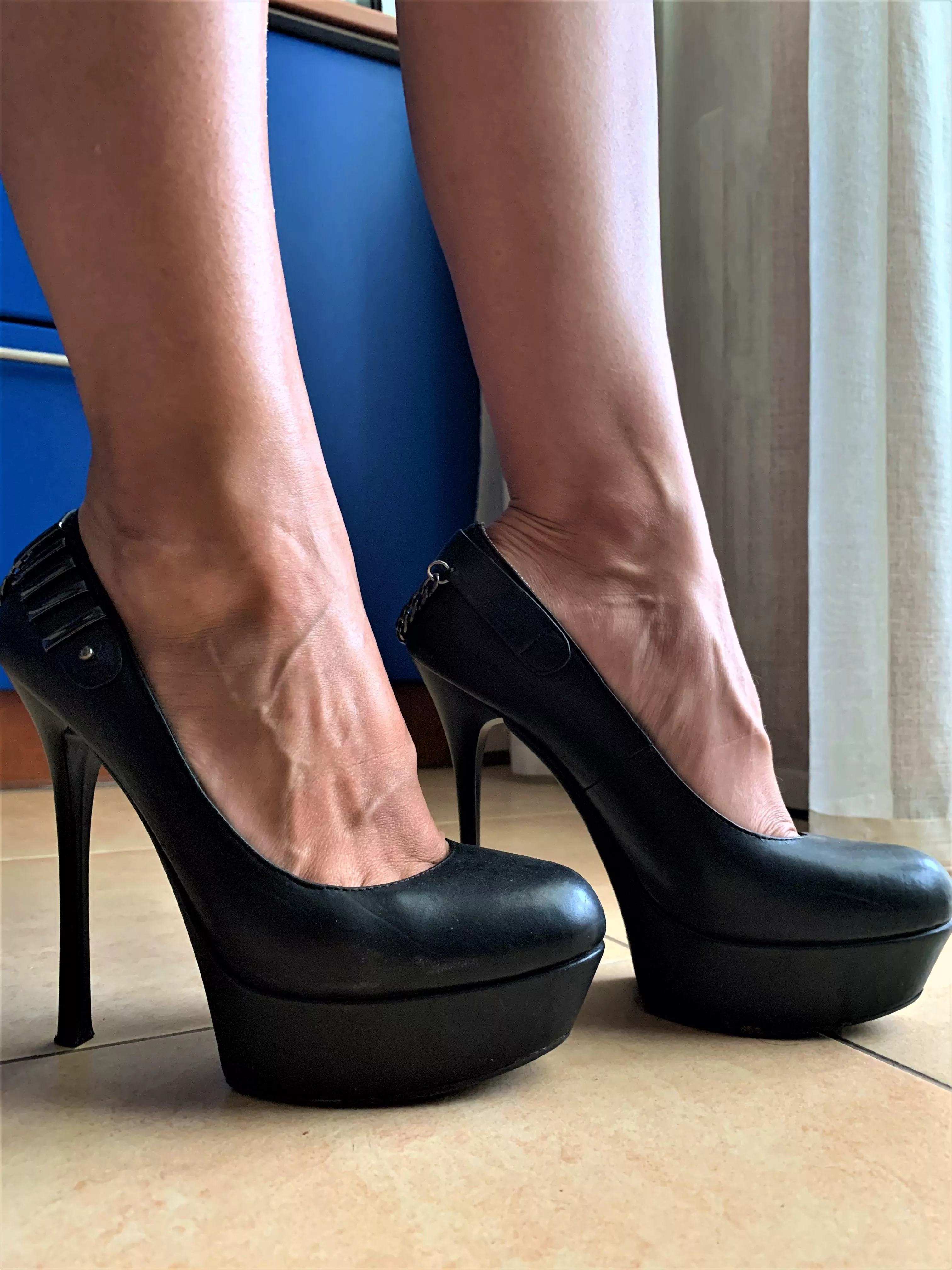 What do you think about these high heels?π What do you think about these high heels?π