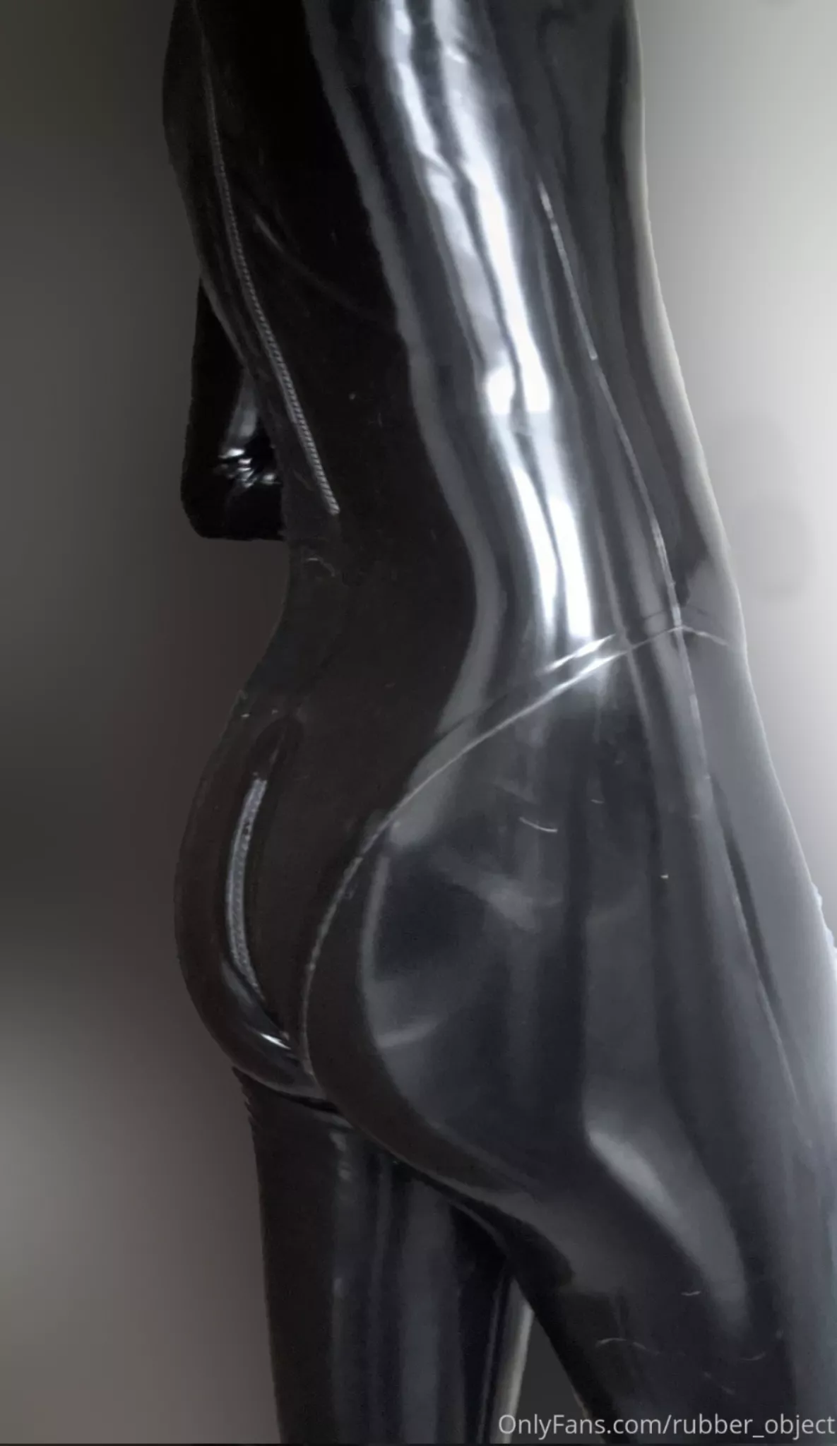 What do you think of my shiny rubbery ass 😈 What do you think of my shiny rubbery ass 😈