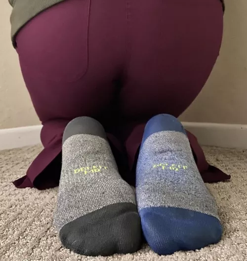 What do you think of my sweaty mismatched socks? 😉