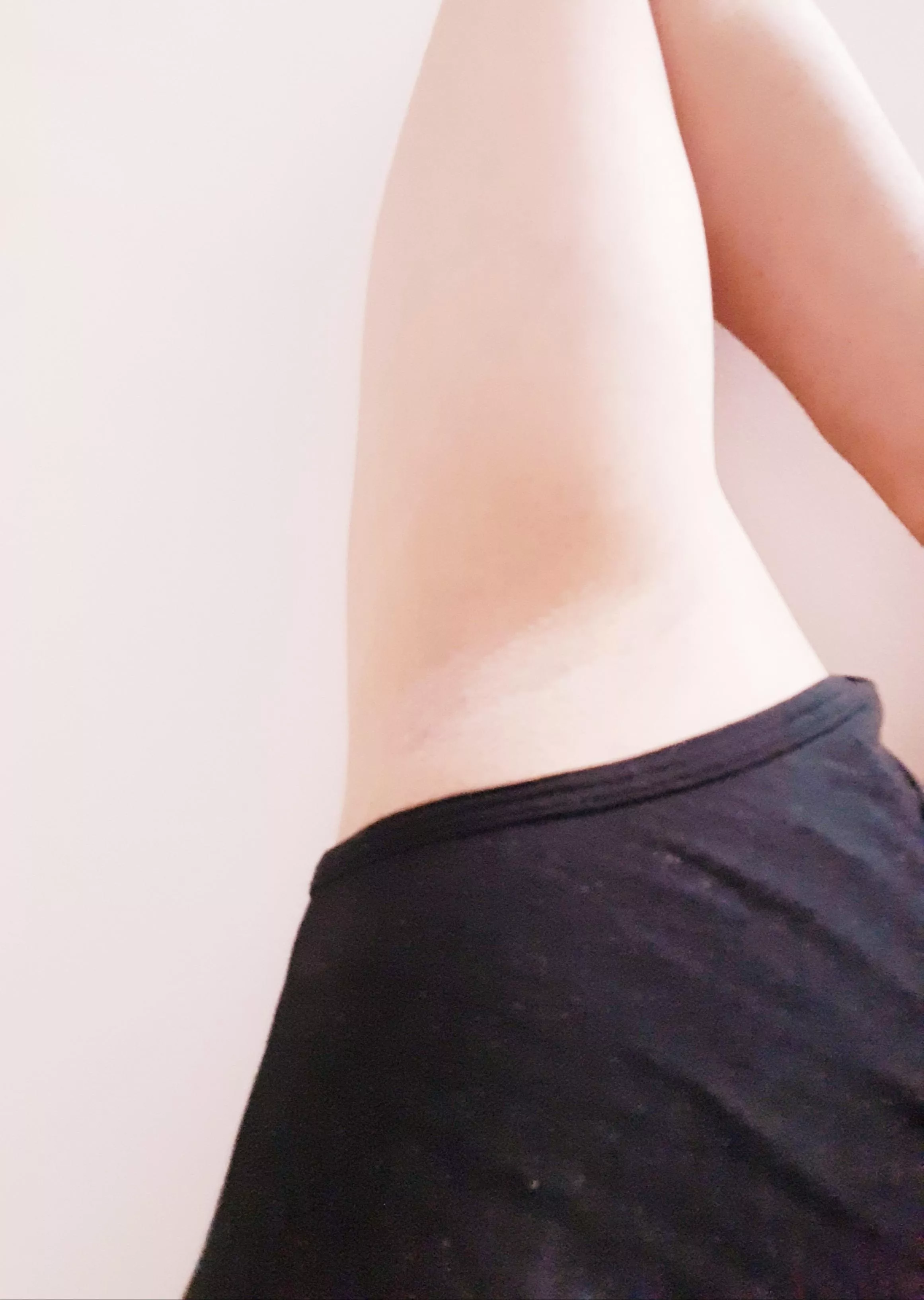 What do you wanna do to my soft girly armpits 👅😋