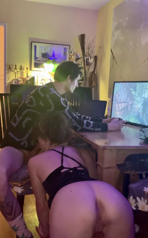 What does a girl have to do around here to get some dang attention?!? [MF] MILF