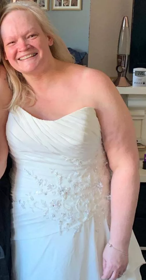 What dose my mom in a wedding dress so for you please degrade her What dose my mom in a wedding dress so for you please degrade her