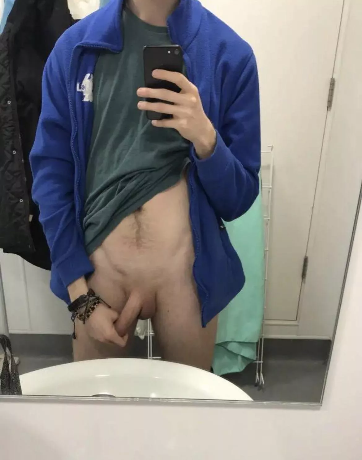 What gets me through work is fantasizing about hooking up with all my customers while on shift (22)
