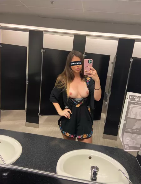 What if I randomly sent you photos like this while you were at work? What if I randomly sent you photos like this while you were at work?