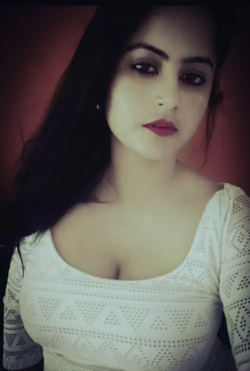 What if I told you she’s a mom of one child. Let me know if you want her IG.