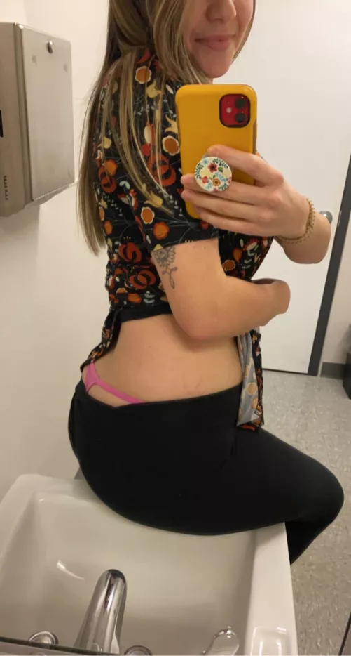 What it looks like when I wear yogas to work! Iโm such a naughty milf.