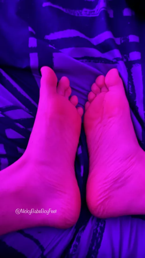 What should go between them? 🤔😈 DM me 👣😉