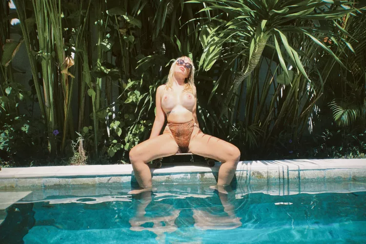 What should I ride? The skateboard or your face? I Can't decided ?