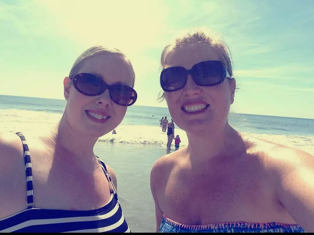 What slut mom's face u cumming on????