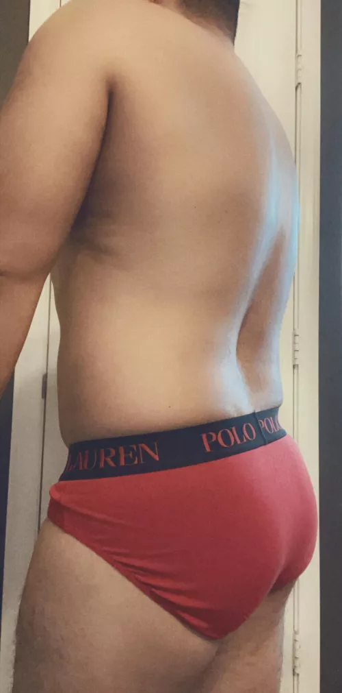 What the guys in the gym locker room will see me in later 😎