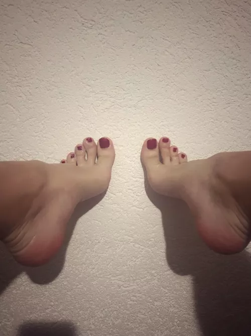 What to do with these pretty toes? What to do with these pretty toes?